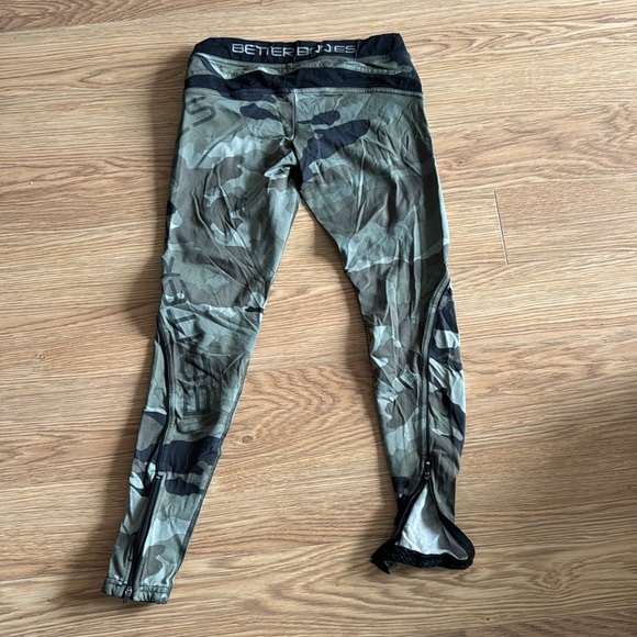 Better bodies green camo leggings size small - Picture 9 of 10